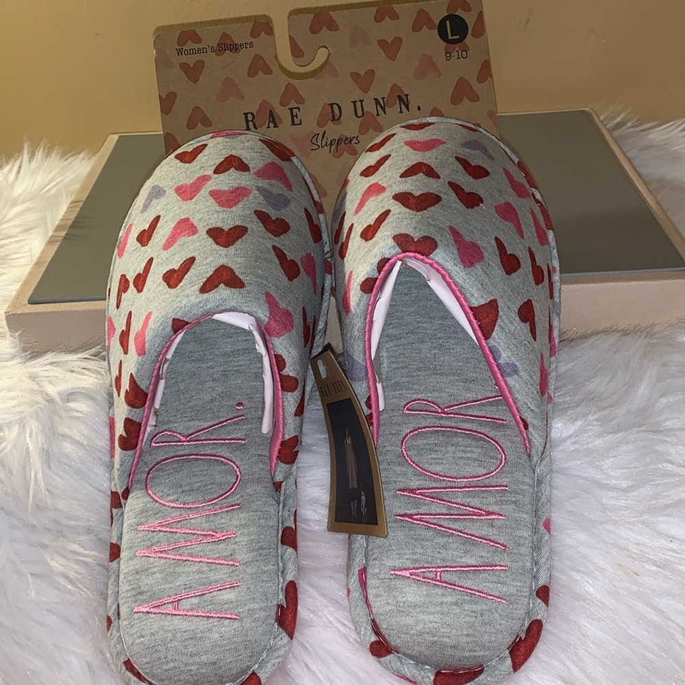 🍧 RAE DUNN Gray with Pink Heart Print Slippers AMORE NWT L 9 - 10